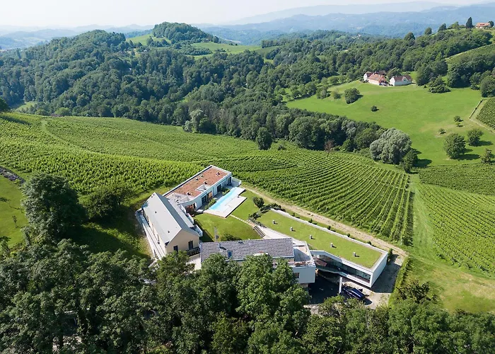 Hideaway An Der Weinstrasse - Pool & Sauna - Anderlage * Spielfeld